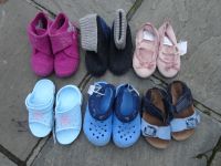 Schuhe, 4x Hausschuhe Winter, 1 Clocks, 1 Badeschuhe Gr. 25 GP:5€ Aachen - Laurensberg Vorschau