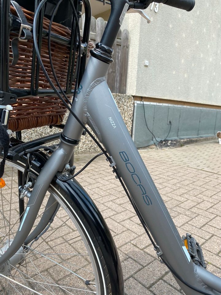 Damen Fahrrad in sehr gute Zustand grau 26 Zoll in Langenhagen