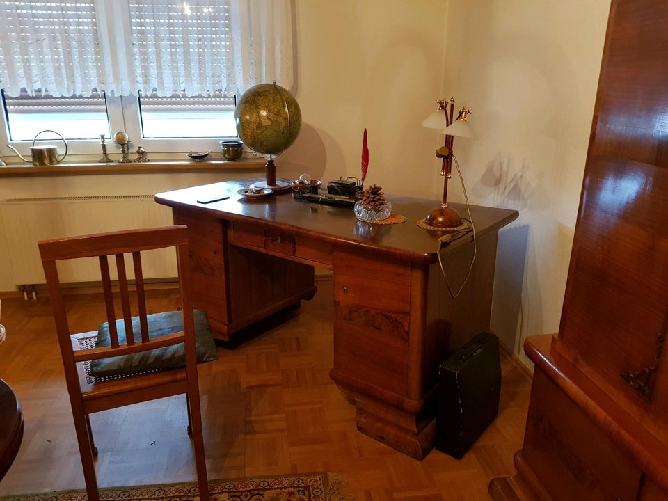 Alter Schreibtisch in Cottbus