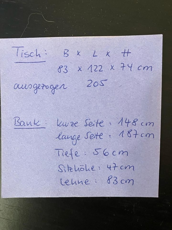 Eckbank mit Tisch und Stühlen in Straubenhardt