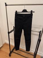 Wie neu Pull & Bear Schwarze Jeans mit Löchern an den Knien Hose Neustadt - Gartenstadt Süd Vorschau