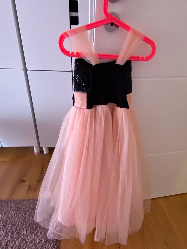 Ball Kleid für kleine Prinzessinnen in Baunatal
