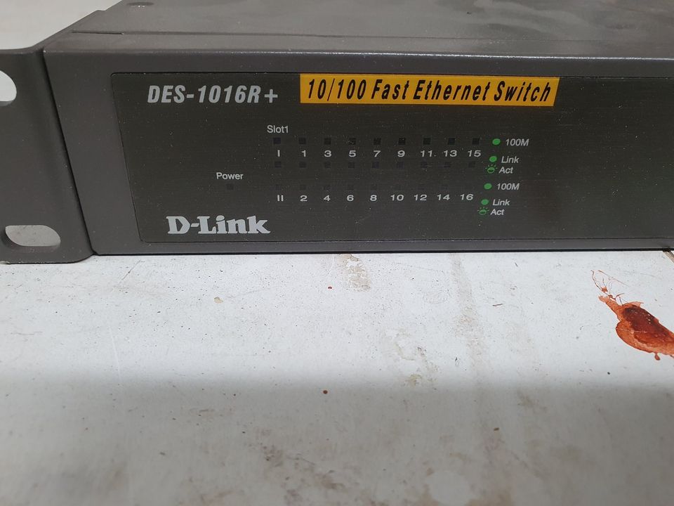 D-Link DES -1016 r+ Switch , gebraucht im gutem Zustand in Mülheim (Ruhr)