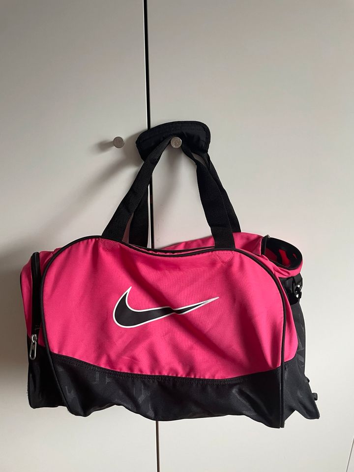 Sporttasche Nike in Pink in Nürnberg (Mittelfr) - Nordstadt | eBay  Kleinanzeigen ist jetzt Kleinanzeigen