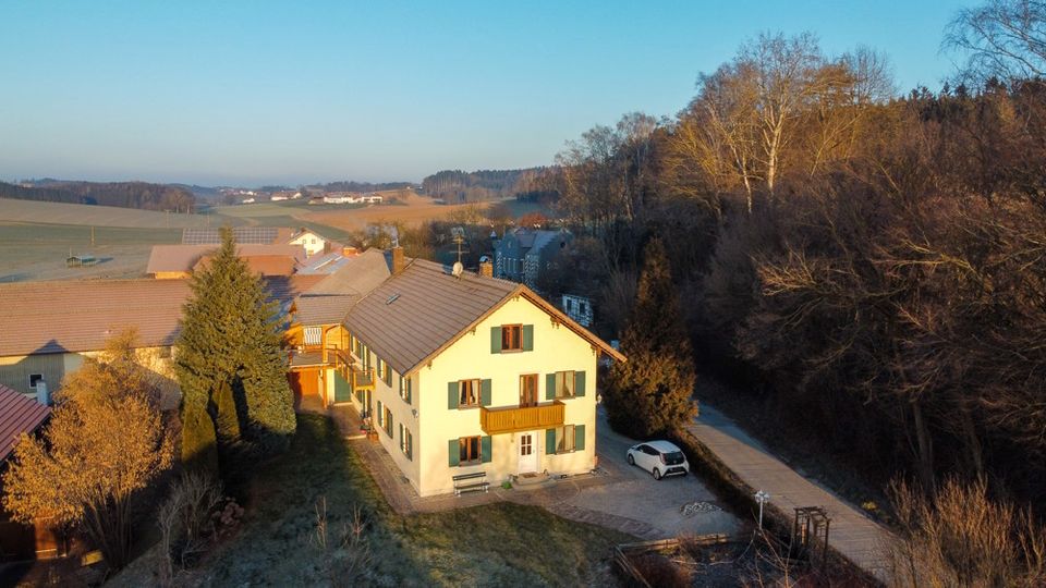 Modernisiertes Bauernhaus mit viel Wohnraum  und multifunktionalen Nutzflächen in idyllischer Lage in Schönberg Kr Mühldorf a Inn