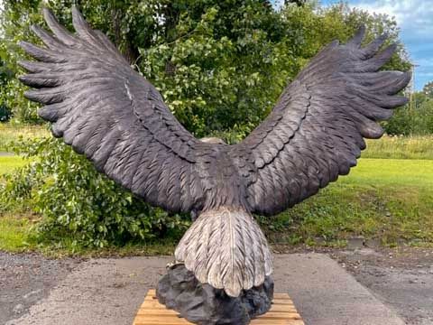 Handgefertigter Bronzeadler – einzigartiges Kunstwerk in Halle