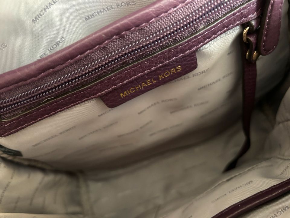 Michael Kors Rucksack Rhea Zip Bordeaux Weinrot Lila Leder in Hannover