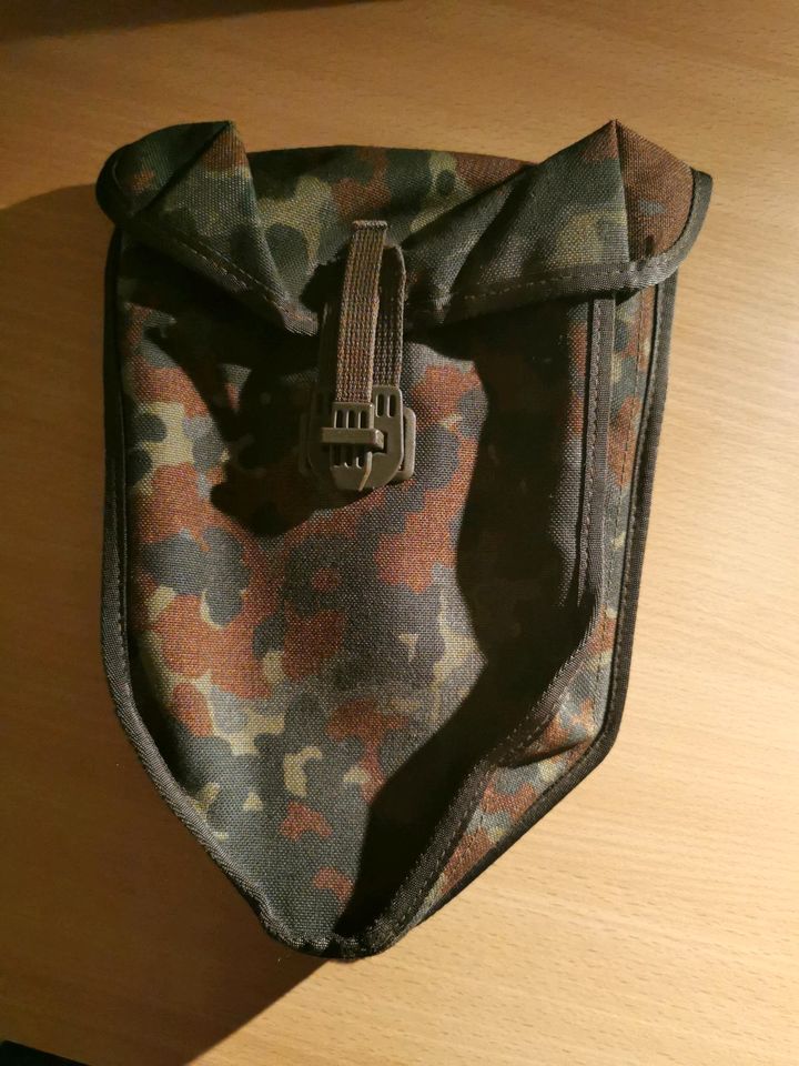 Bundeswehr Klappspatentasche Flecktarn Original in Elmshorn