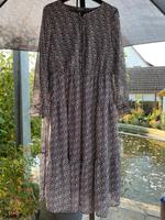 Maxikleid schwarz mit weissen Punkten Gr. 44 lang Niedersachsen - Uelzen Vorschau