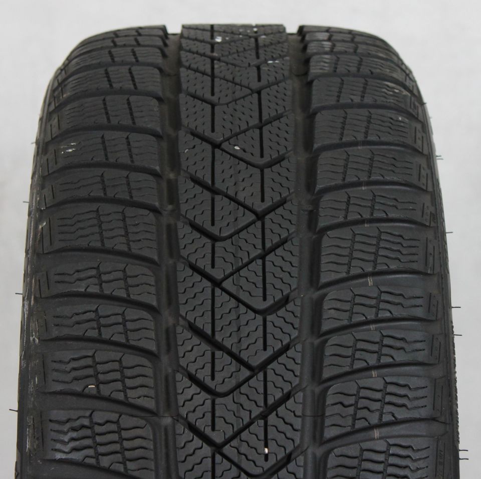 1x 225/40R18 92V PIRELLI SOTTOZERO 3 WINTERREIFEN RUNFLAT #17UV in Bad Tölz