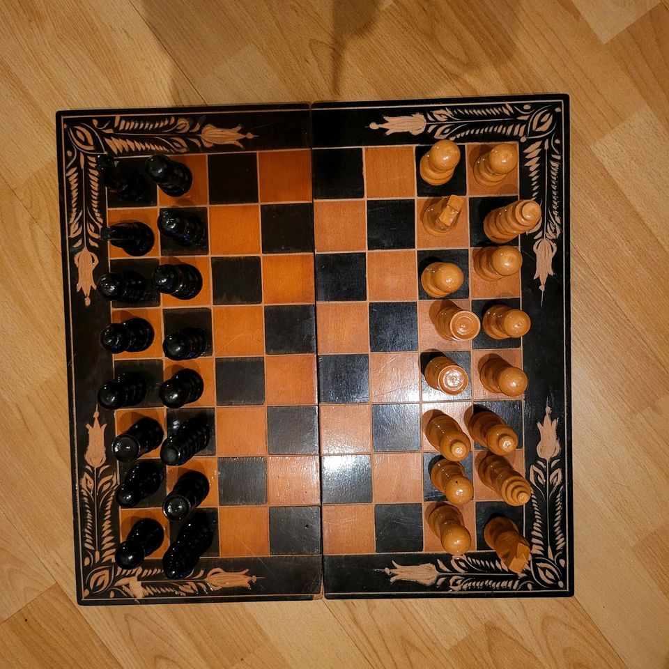 Schachspiel aus Holz Handarbeit in Bochum