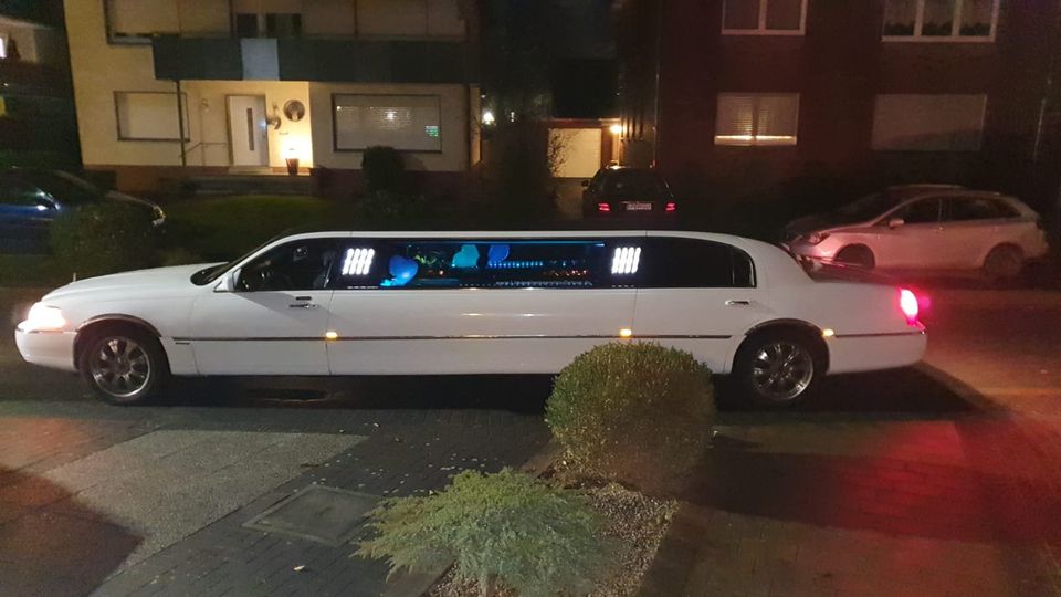 Stretchlimousine-Lincoln Town Car in Geseke