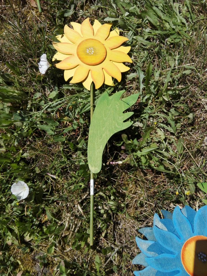 Deko Holzblumen s. Bilder 40 und 60 Höhe bitte Lesen in Berlin