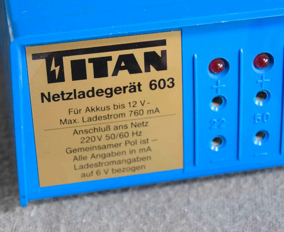 TITAN Ladegerät 603 Für Akkus bis 12 Volt + Kabel Bananenstecker in Berlin