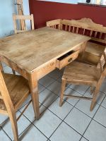 Weichholztisch, drei Stühle und Truhenbank Hessen - Rockenberg Vorschau
