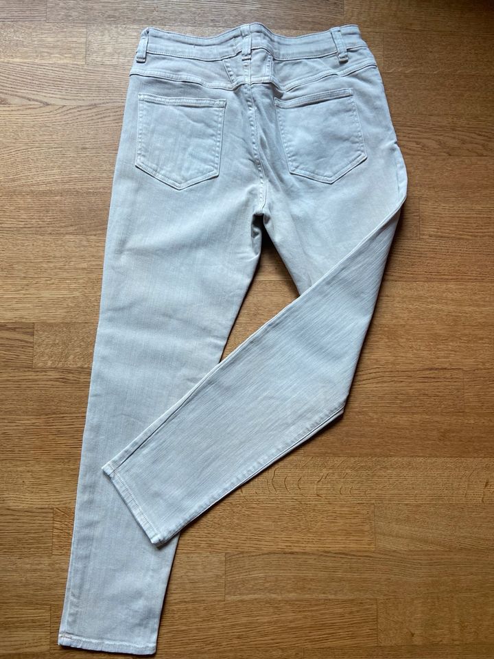 Closed-Jeans, Gr. 30, beige in Liederbach
