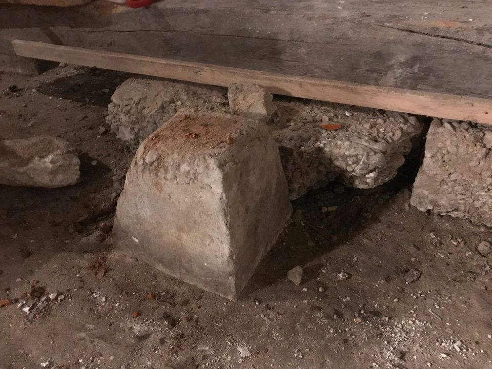 Fundament-/ Grundsteine zu verschenken in Ihringen