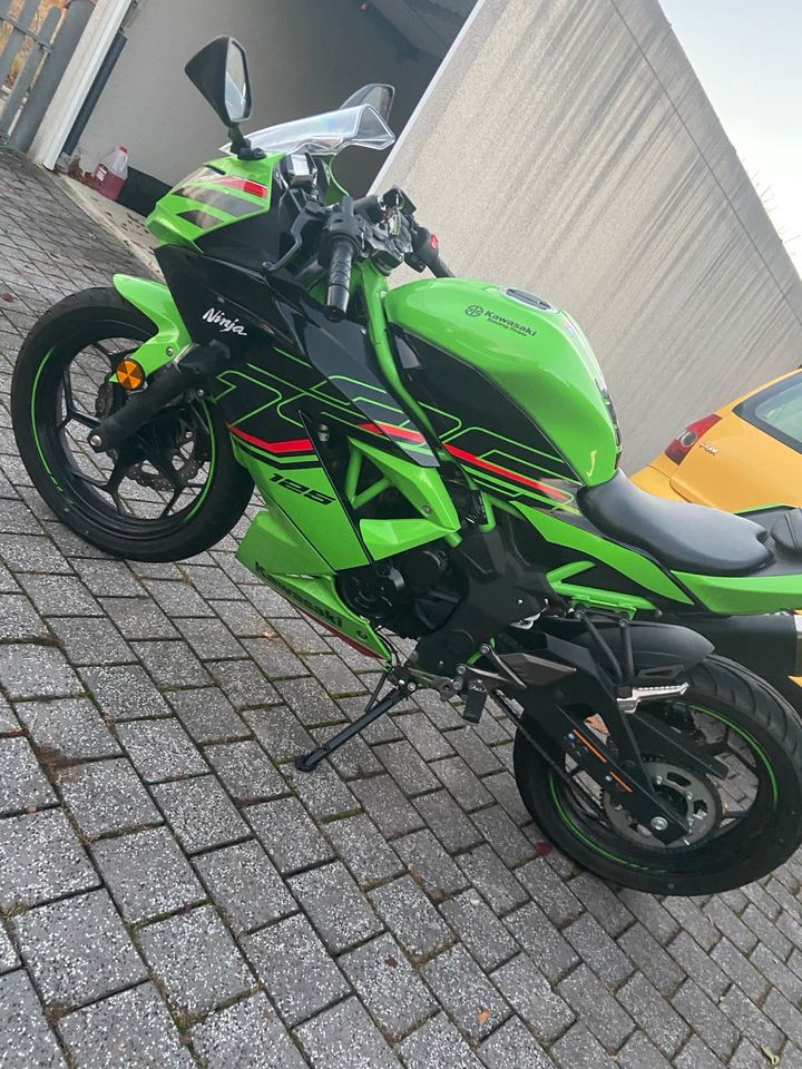 Kawasaki Ninja 125 in Kronburg