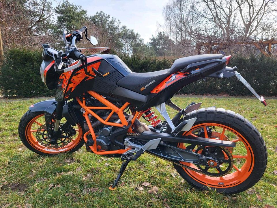 Motorrad KTM Duke 390 Motor überholt top Zustand in Weinböhla