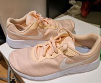 Nike sneaker Tanjun 38,5 Apricot neuwertig Frankfurt am Main - Kalbach Vorschau