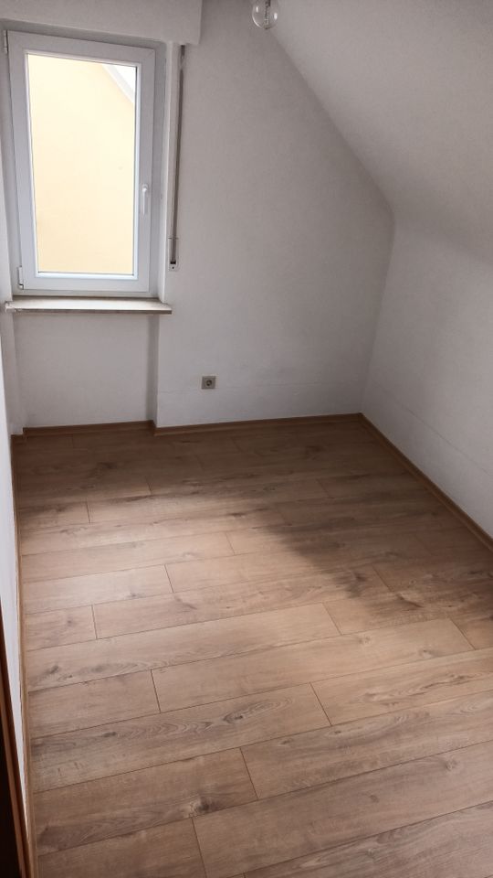 75qm Wohnung 2,5 Zimmer, Küche, Bad, Balkon, Garage in Oberlauda in Lauda-Königshofen