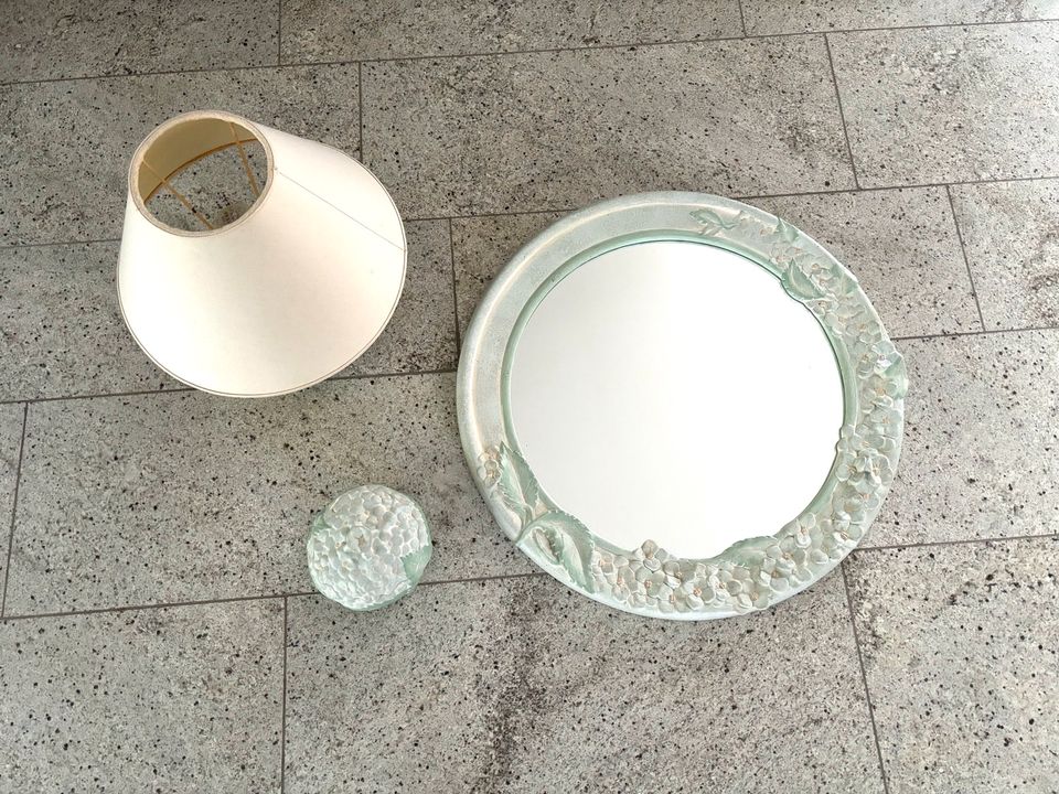 Spiegel rund Keramik Dekoschale Tischlampe Hortensienblüten blau in Osnabrück