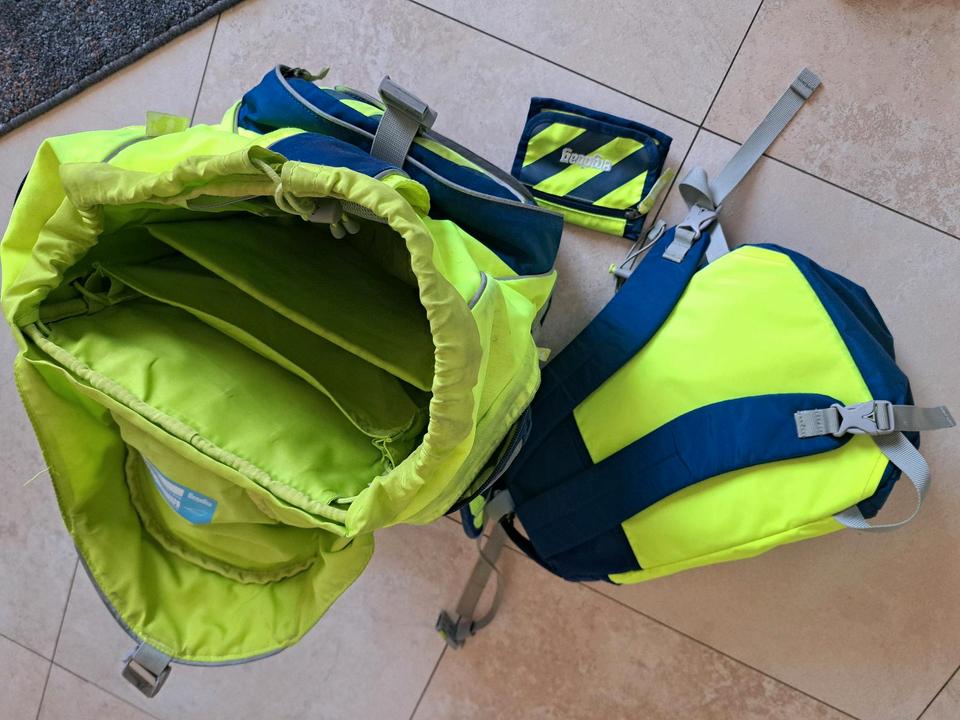 Schultasche von Ergobag mit abnehmbaren Klettbildern in Traitsching