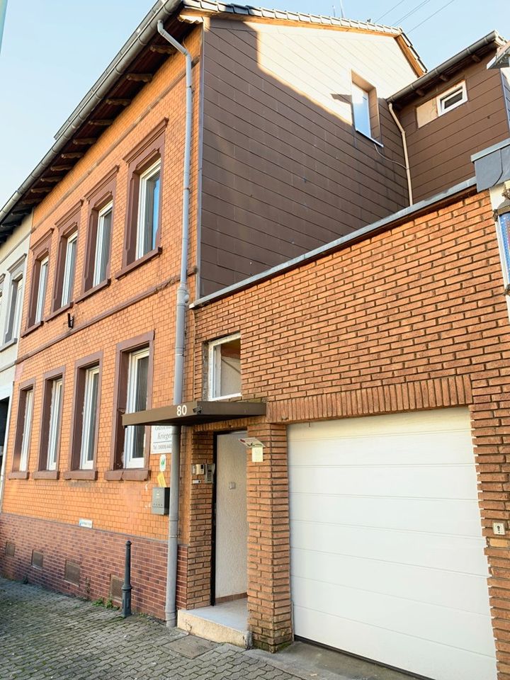 Teilsaniertes Mehrfamilienhaus mit 3 Wohnungen, bereits Teileigentum gebildet in Riegelsberg