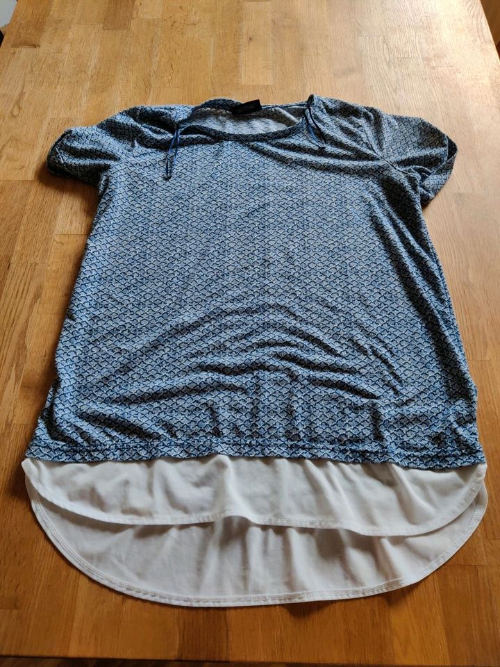 Shirt 40 42 blau weiß in Kassel