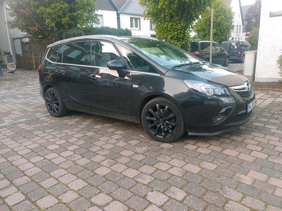 Opel Zafira C Tourer 2.0 CDTI 165 ps 7 Sitzer in Neuenrade