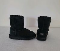 UGG Australia Mädchen Boots 26 schwarz Schuhe Winter Stiefel Woll Berlin - Spandau Vorschau