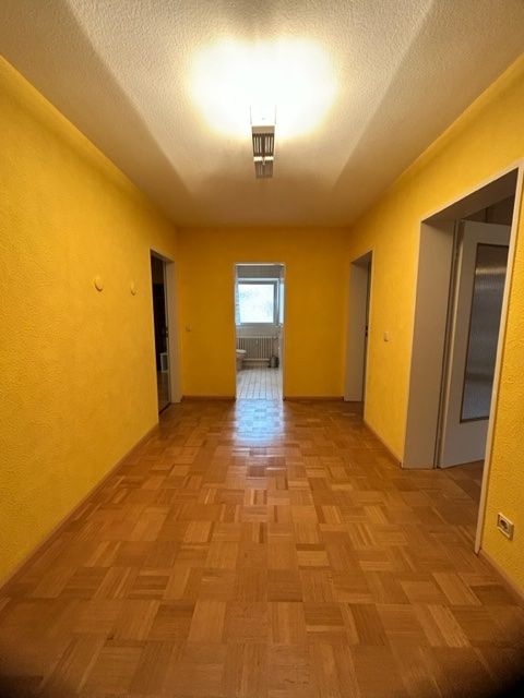 Bezugsfrei 4. Zimmer Wohnung mit zwei Balkonen in Freiburg im Breisgau