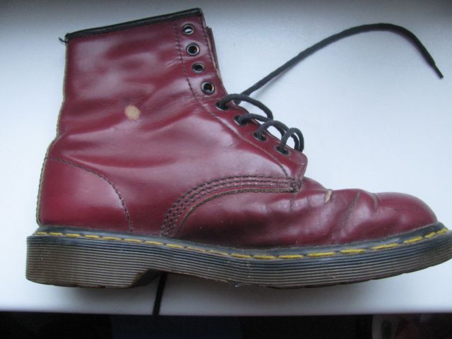 Dr Martens Stiefel 8 Loch, Cherry Red, rot, weinrot, G. 40 / 39 in Flensburg