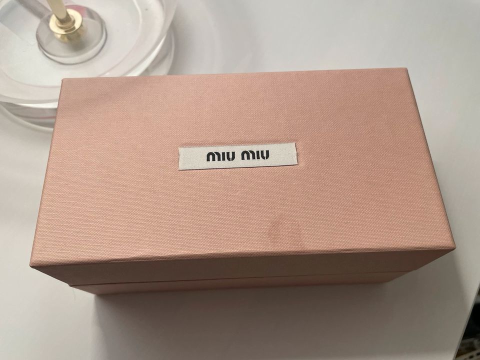 Miu Miu Sonnenbrille  schwarz in Berlin