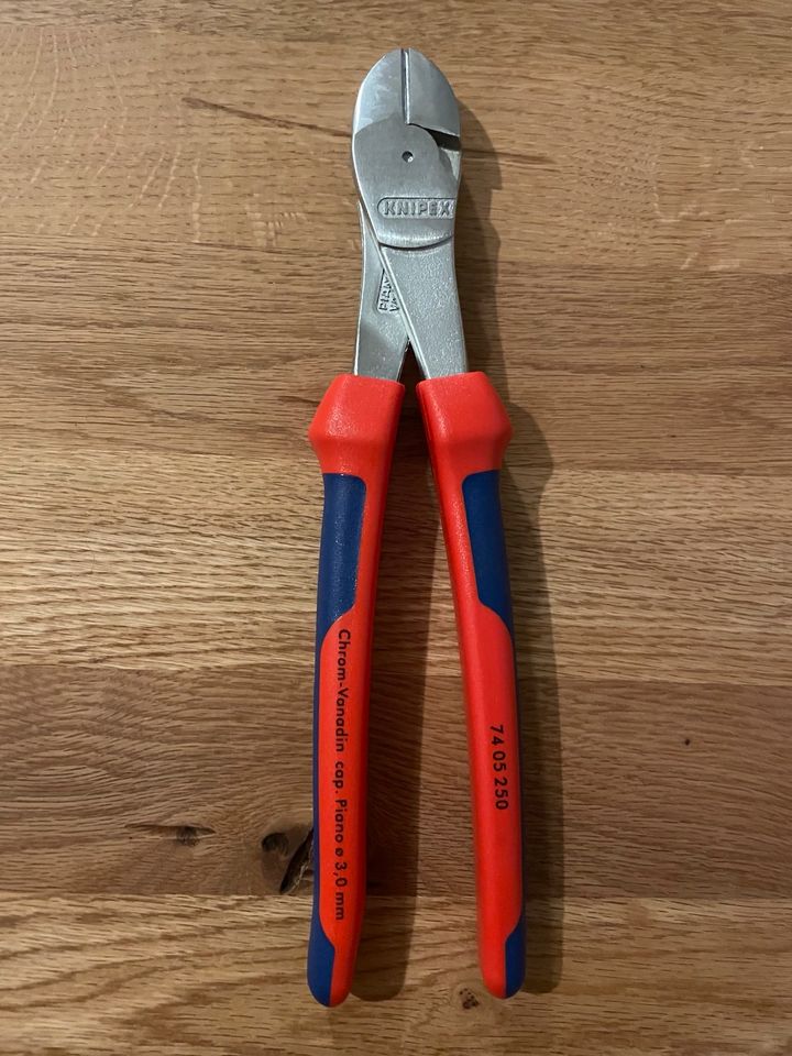 Werkzeug knipex Seitenschneider 7405250 unbenutzt in Hohen Neuendorf