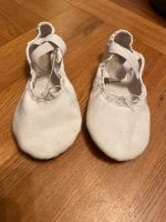 Ballettschuhe Kinder Tanzmuster Gr. 31 in Weiß München - Moosach Vorschau