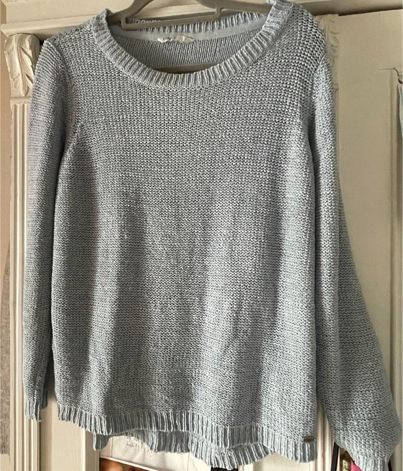 süßer Only Strickpullover Gr.XL hellblau, Oversize bei M… in Gilching