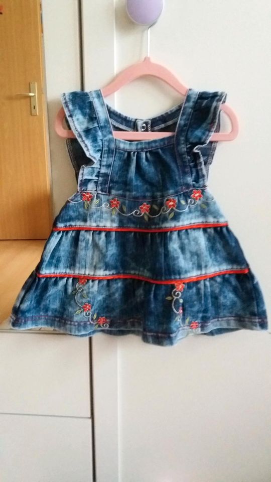Baby Jeans Kleid Blumen blau rot Größe 80 86 in Bad Sülze