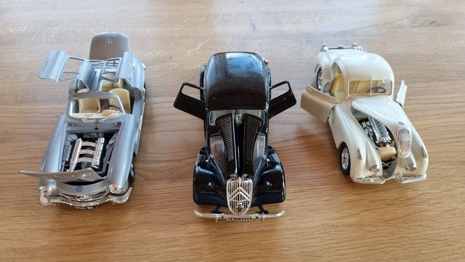 3 Oldtimer von Burago 1:24 in Vöhringen