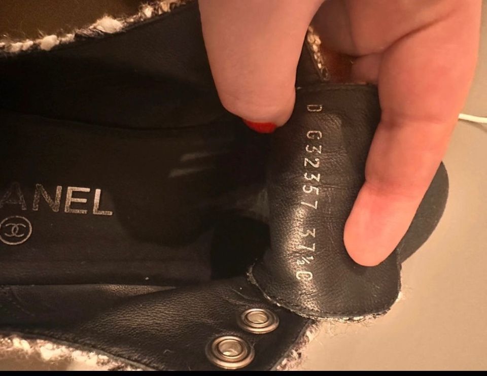 Chanel Tweed Schnürschuhe 37,5 Schwarz Grau Damen Schuhe TOP!!! in Berlin