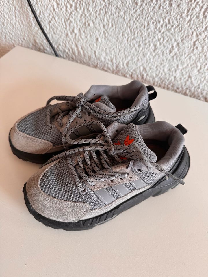Adidas Schuhe in Zwickau