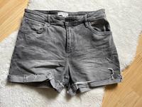 Jeansshorts neuwertig Hessen - Karben Vorschau