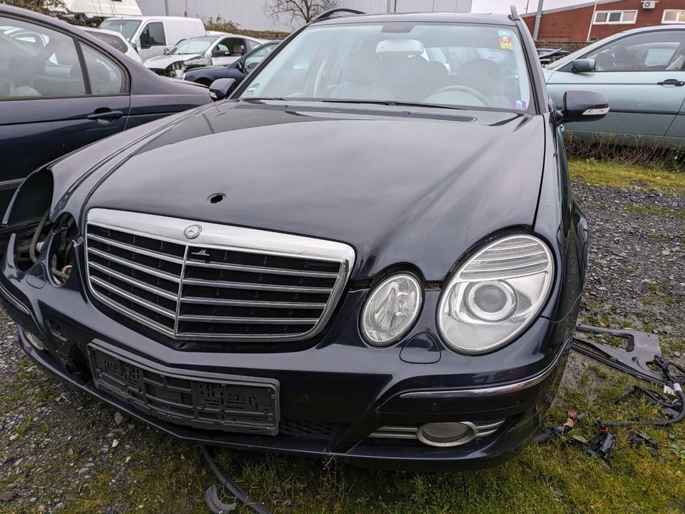 Schlachtfest Mercedes W211 Schwarz C197 /Blau 359 in Gronau (Westfalen)