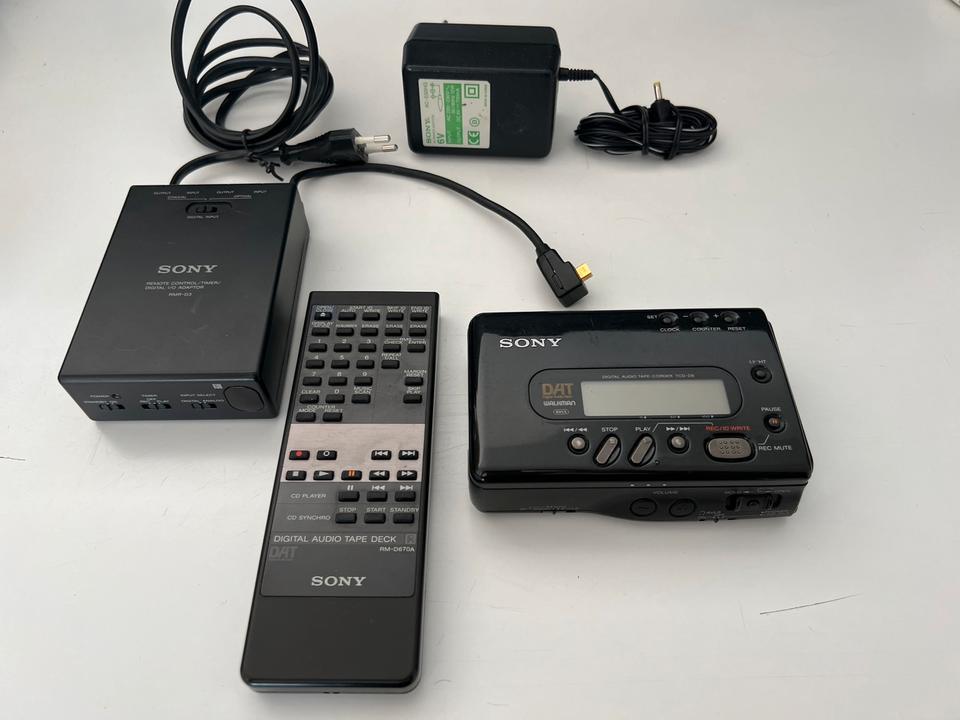 Sony TCD-D8 DAT Recorder Walkman RMR-D3 Fernbedienung Full Sony TCD-D8 DAT Recorder Walkman RMR-D3 Fernbedienung Full