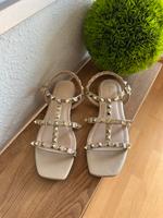 WIE NEU Menbur Sandalen Gr. 37 mit Nieten Schuhe wie Valentino Baden-Württemberg - Heidelberg Vorschau