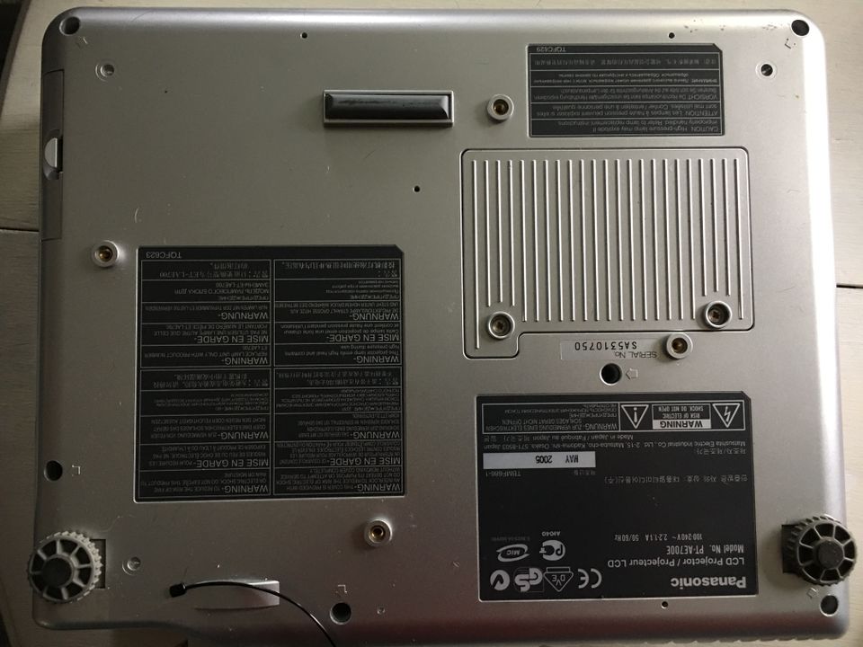 Panasonic PT-AE700E - HD 1080i LCD-Projektor in Willich