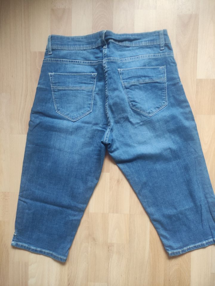 Bermuda Jeans m.Knopfleiste Gr. 40 in Pinneberg