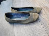 Ballerina tommy hilfiger 41 kaum getragen wildleder Nordrhein-Westfalen - Ibbenbüren Vorschau