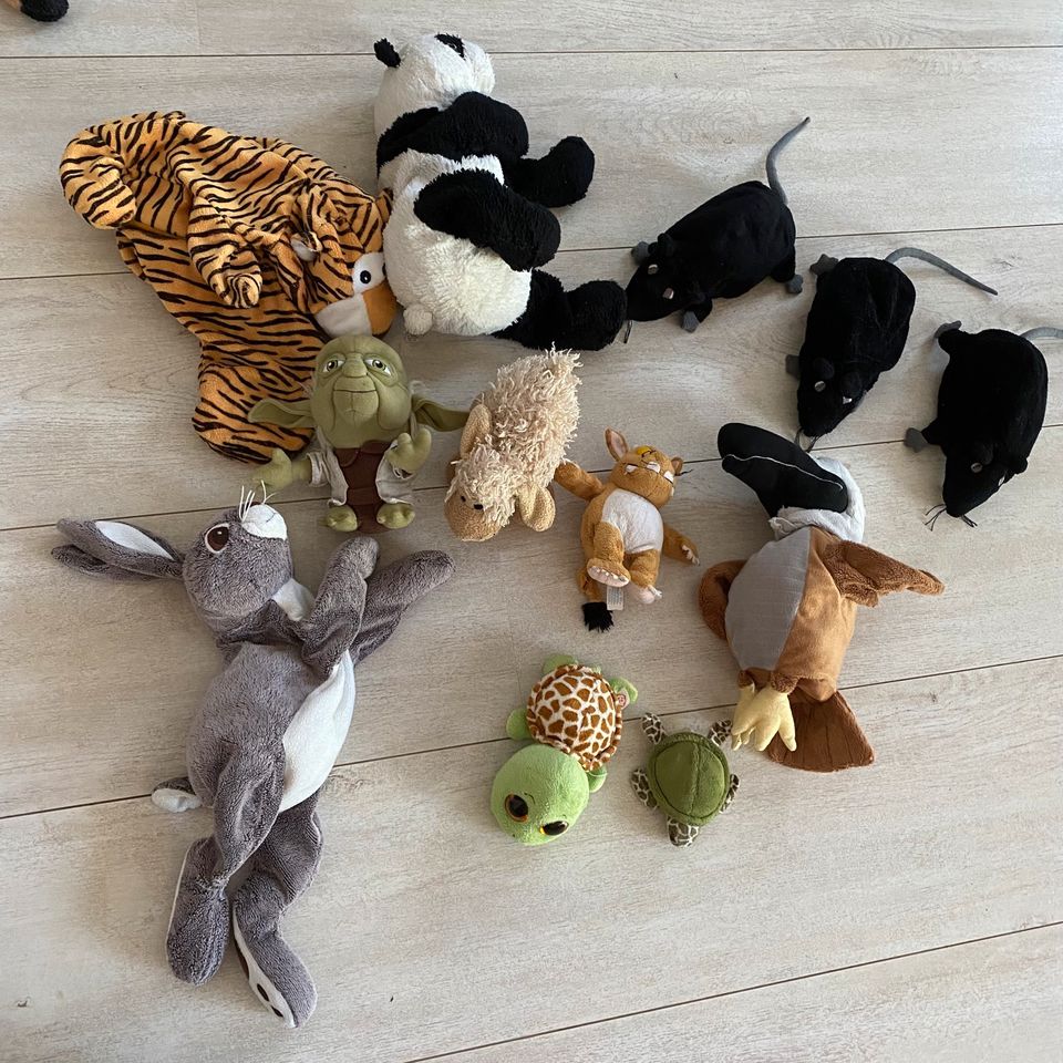 Diverse Kuscheltiere IKEA Nackenkissen Yoda Grüffalo in Dresden