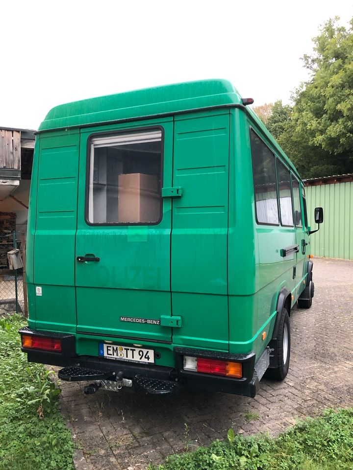 Mercedes Benz 711 D Transporter / 11 Sitze in Teningen